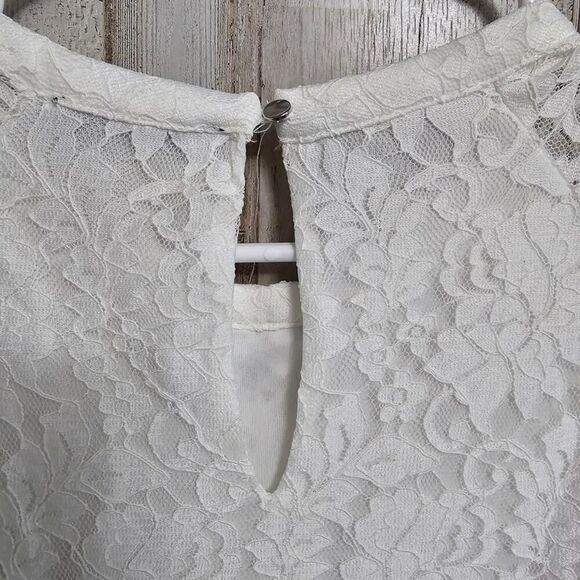 Cable & Gauge White Lace Lined Short Sleeve Keyhole Blouse Size Small - Picture 7 of 7